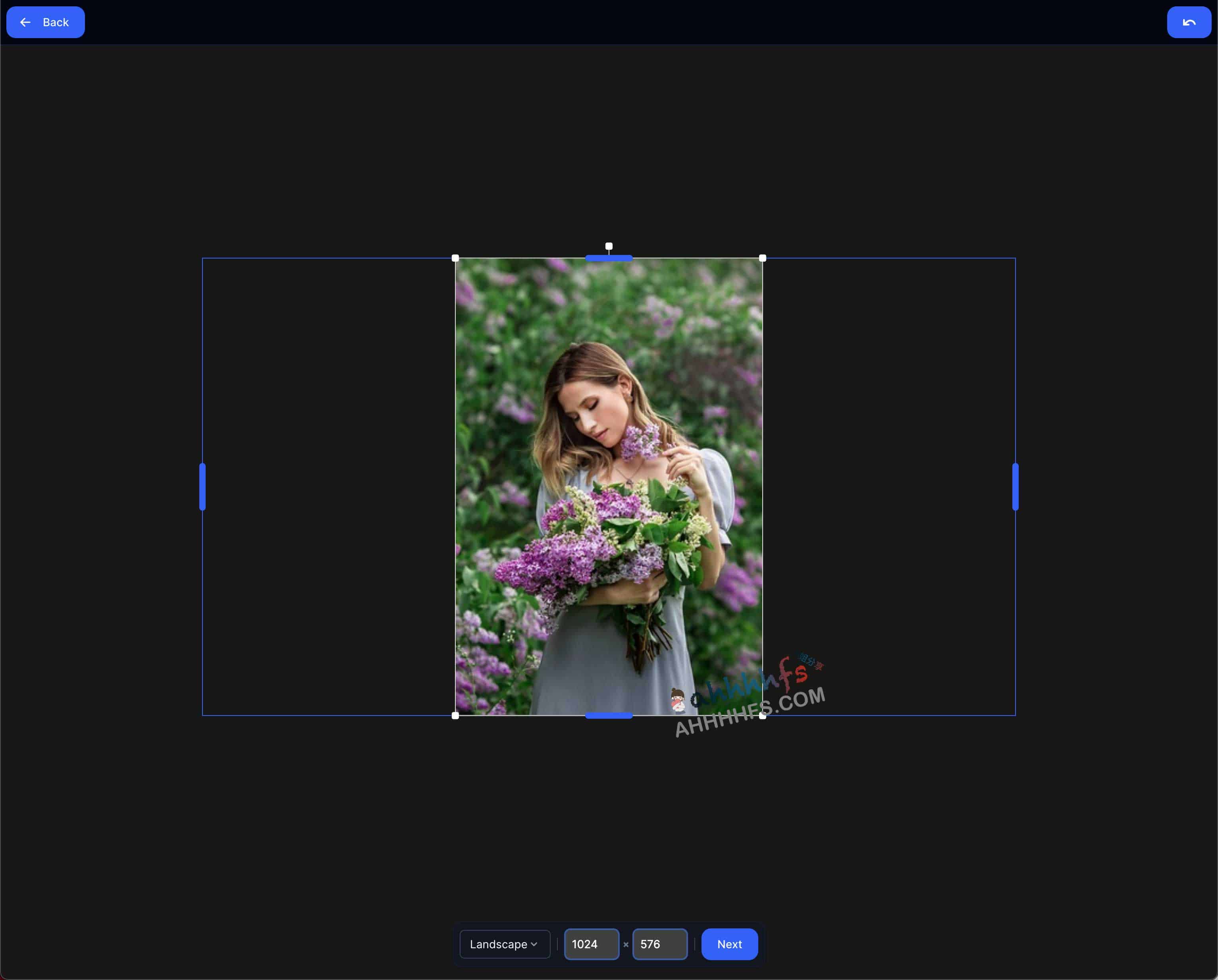 Uncrop-在线创意AI图像自动补全工具