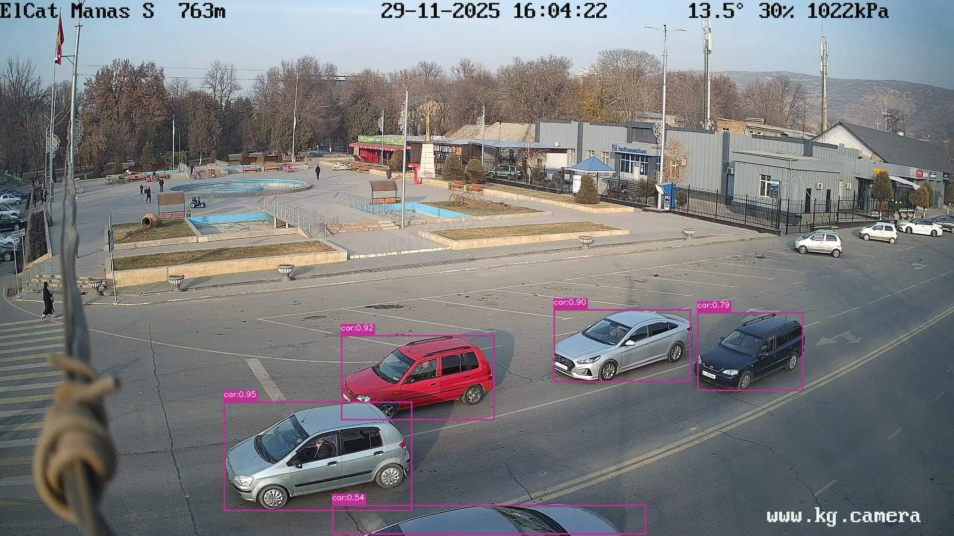 Clearcam:给普通监控摄像头加上本地 AI 的开源 NVR Clearcam 对监控画面中的目标进行 AI 检测和追踪